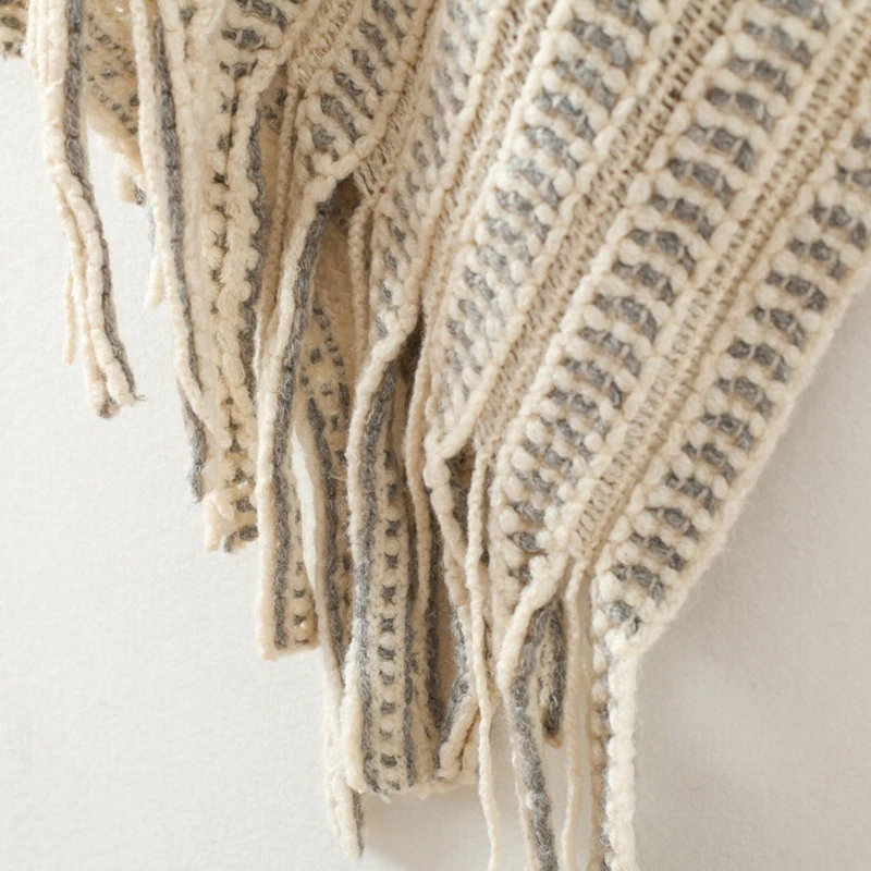 Женское Трикотажное пончо с V-образным вырезом и кисточками | Женская одежда