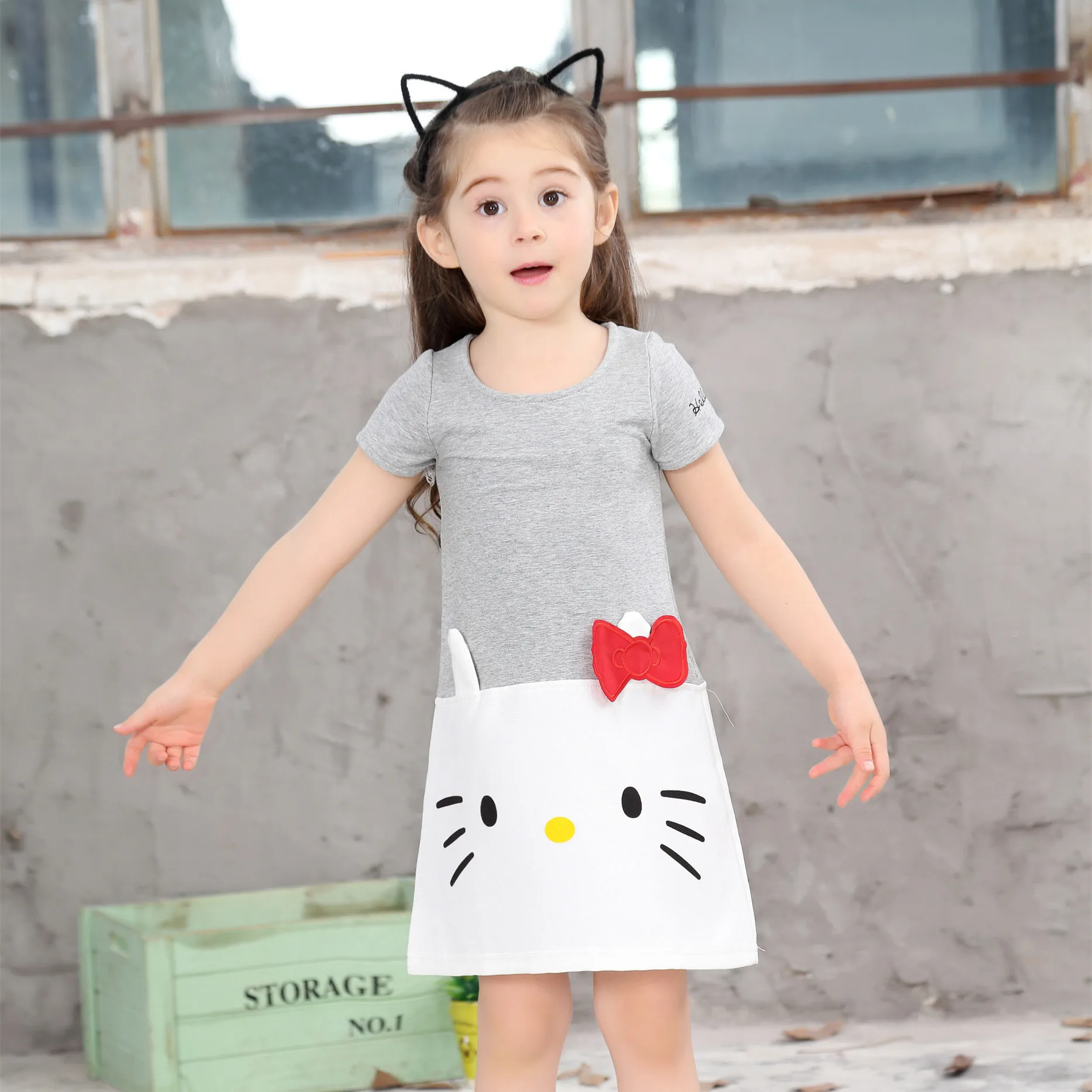 Платье для девочек с принтом Hello Kitty рождественское платье серого цвета короткими