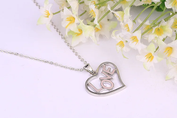 Женское ожерелье с подвеской в виде буквы Love|glow in dark necklace|glow darkglow the |