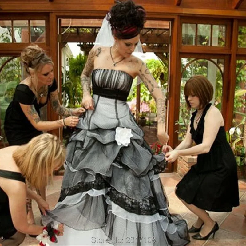 Готические Свадебные Платья Черно-Белый Органзы Без Бретелек Уровни Суд Поезд