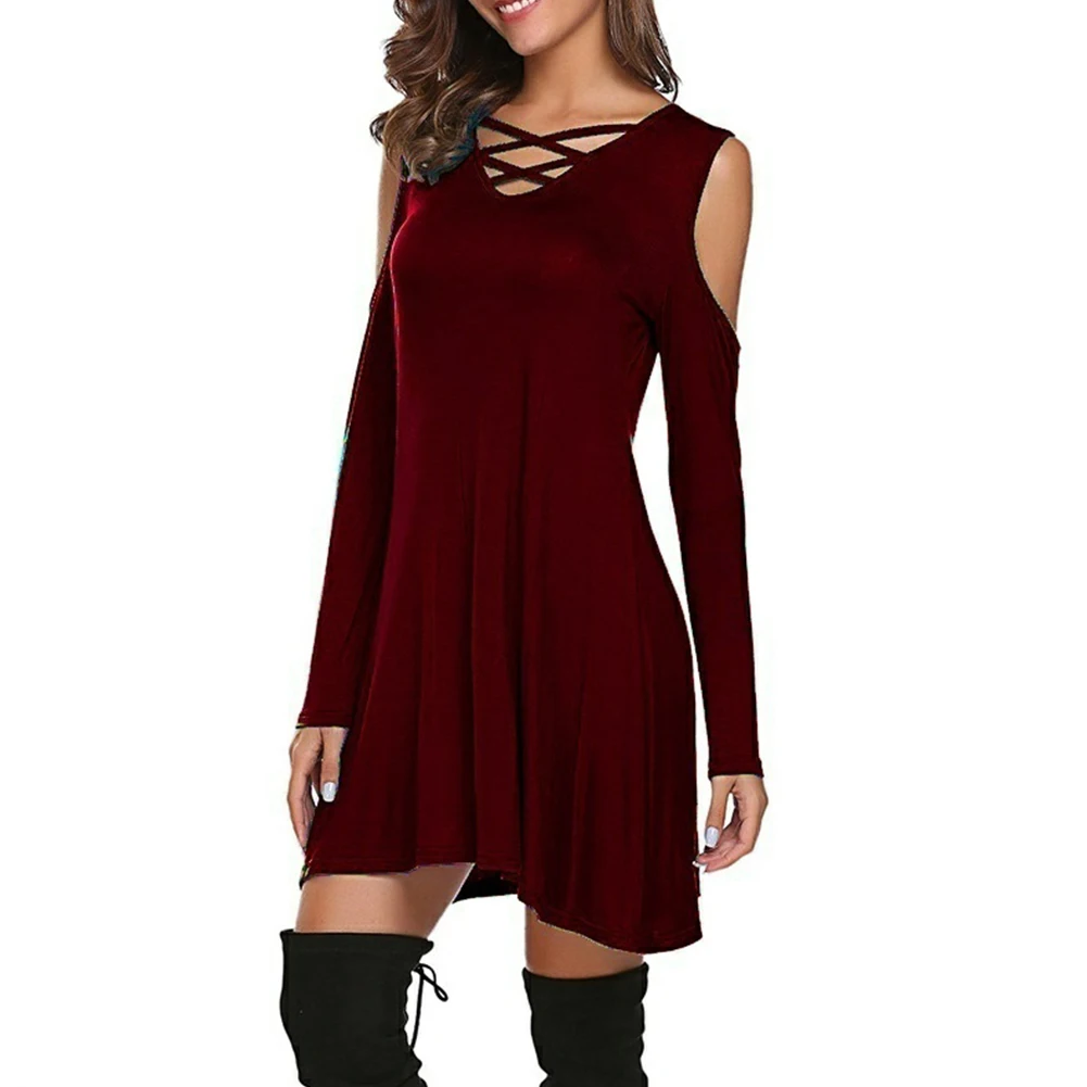 Мягкие вечерние платья с открытыми плечами и перекрещивающимся вырезом а силуэт