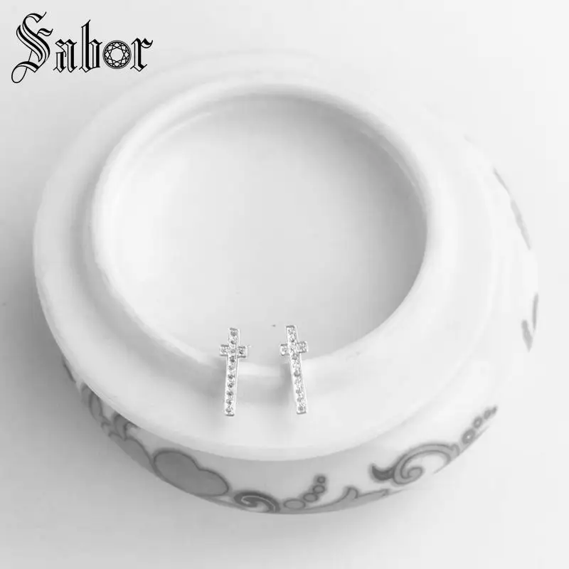 Женские серьги гвоздики с крестиком вечерние серебристого цвета в подарок