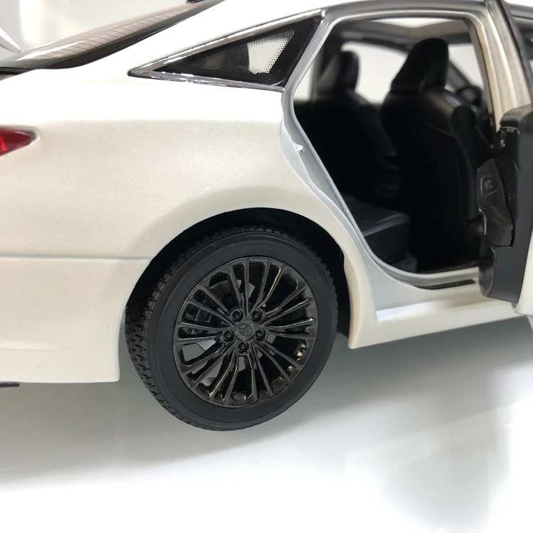 1:18 литья под давлением модель для Toyota Avalon белый Седан сплав игрушечный автомобиль миниатюрная коллекция подарок