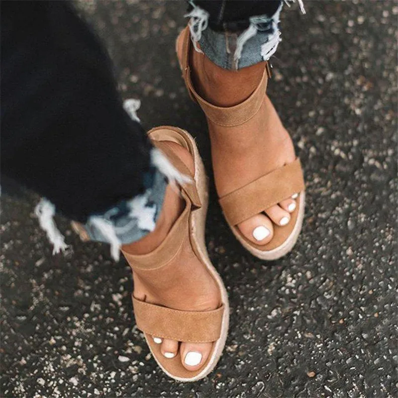 Женские босоножки на танкетке с ремешком и открытым носком размеры 34-43 | Обувь