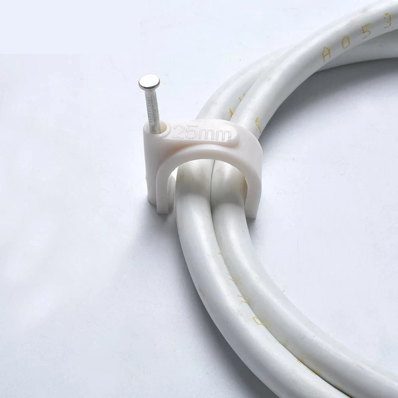 Как закрепить провод без сверления. Крепление кабеля к стене. Держатель кабеля. Кабельная стяжка с металлическим фиксатором. Крепеж для кабеля к стене.