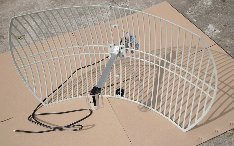Внешняя сетчатая антенна с высоким коэффициентом усиления 20 дБи 1920 2170 МГц