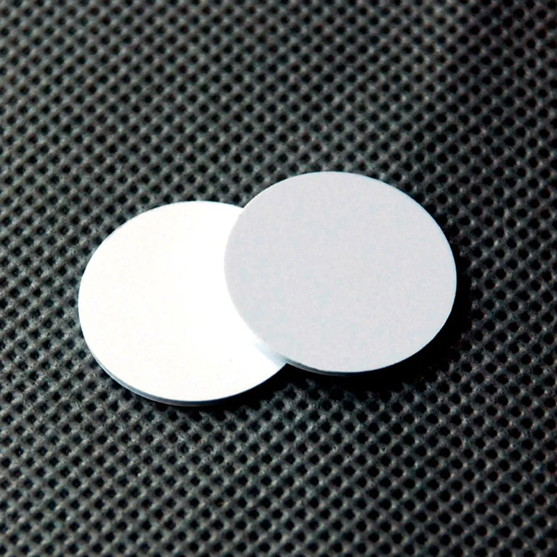

100 шт./лот RFID 125 кГц tk4100 em4200 IC только считывание монет, карт, наклейка, бирка, монета типа ПВХ 25 мм для управления аксес