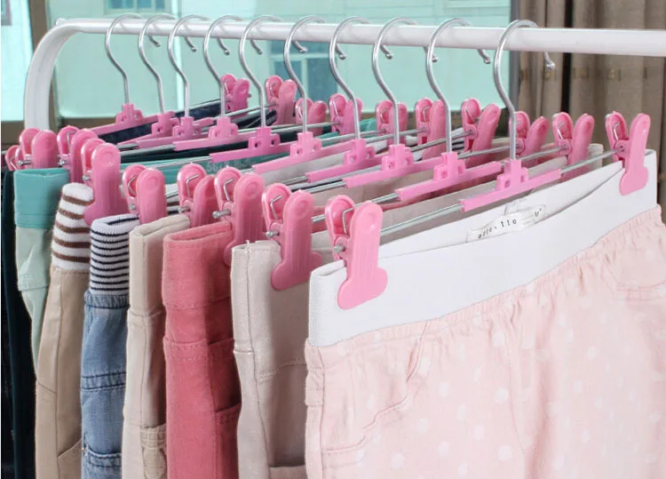 [Бесплатная доставка] розовая пластиковая вешалка с регулируемыми зажимами для