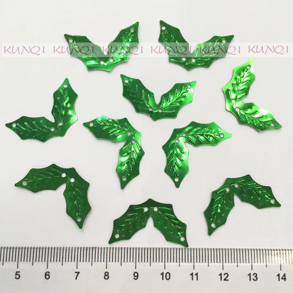 New!! 400pcs 25*17mm Christmas Holly Leaves Loose Sequins Sewing,Christmas Confetti Craft,Kids DIY Garment Accessory Green