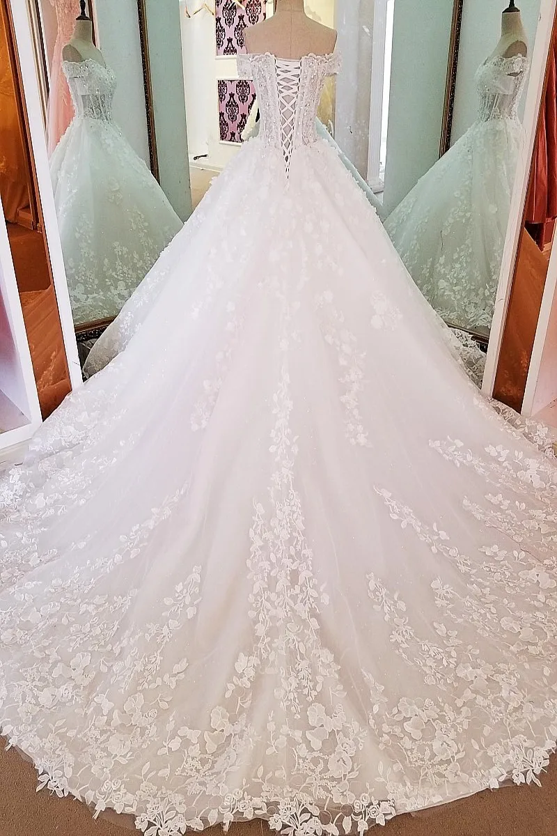 Свадебное платье с аппликацией и Королевским шлейфом винтажное бальное без