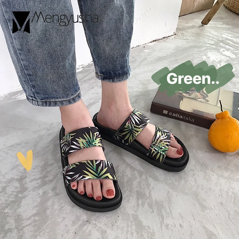 Шлепанцы на платформе с принтом в виде листиков Женские сандалии танкетке