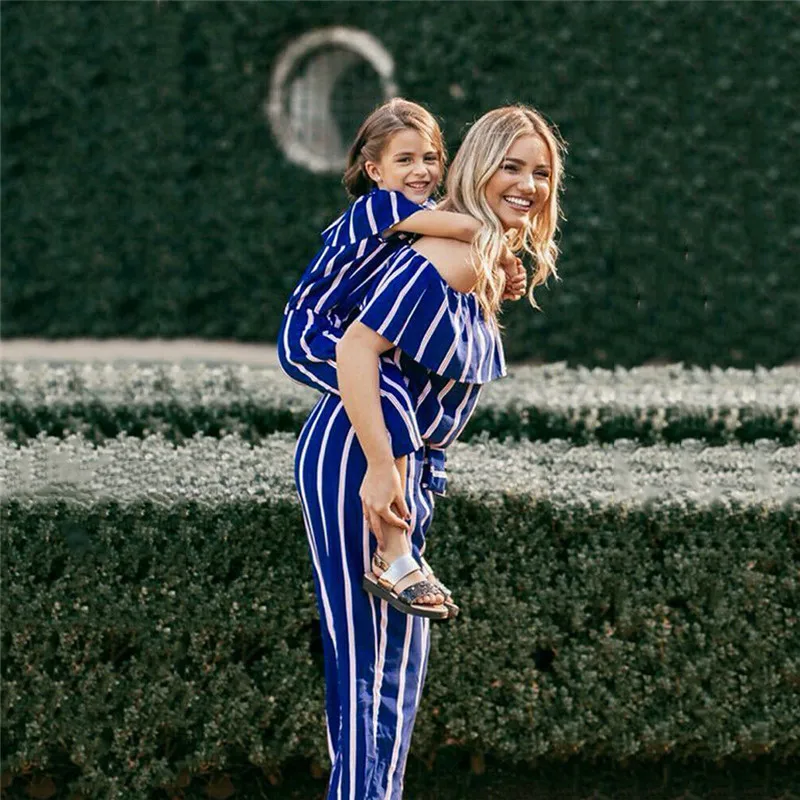 Женский комбинезон с открытыми плечами в полоску|Сочетающаяся одежда для семьи| |