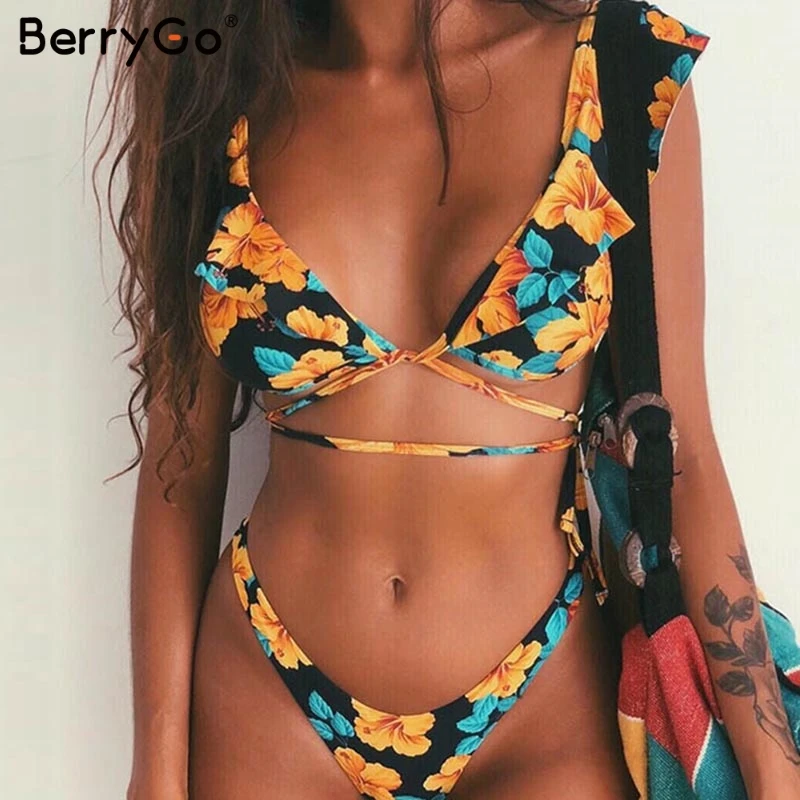 Женский купальник бикини с цветочным принтом BerryGo комплект из двух предметов