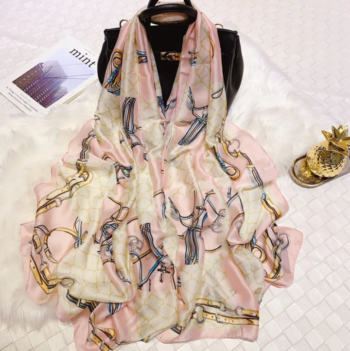 Женский тонкий летний шарф в клетку |