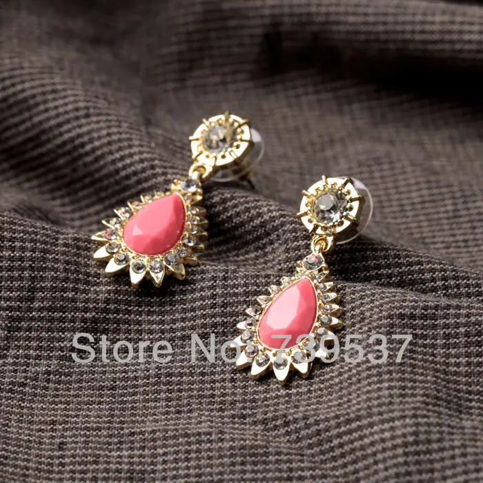 Высококачественные розовые акриловые женские серьги золотого цвета со слезой |