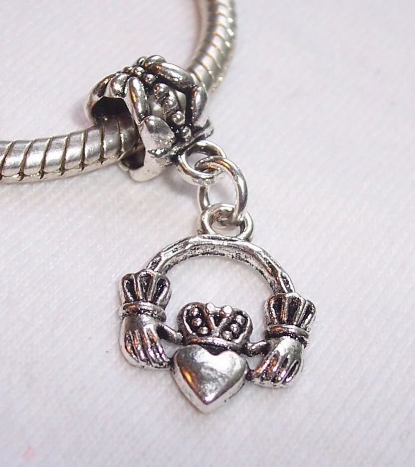 

Fashion Jewelry Tibetan silver Charm Claddagh Heart Love Loyalty Friendship Pendant Bracelets&Necklaces Jewelry Accessories q113