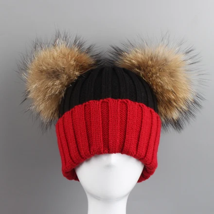 black-red Новая зимняя шапочка Шапки для Для женщин Симпатичные два меха Кепка с помпонами вязаный пэчворк Skullies шапочки - Цвет: black-red