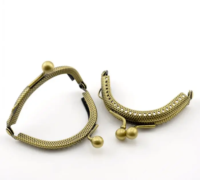 DoreenBeads 5 шт. античная бронза кошелек с бусинами сумка металлическая Арка Рамка Поцелуй застежка замок 6,5x5,5 см(2 4/" x2 1/8"