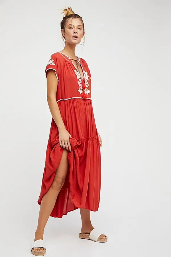 Женское длинное платье с вышивкой хлопковое летнее в стиле бохо макси коротким