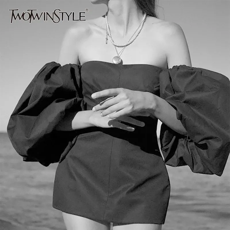Платье с открытыми плечами TWOTWINSTYLE летнее однотонное мини платье рукавами