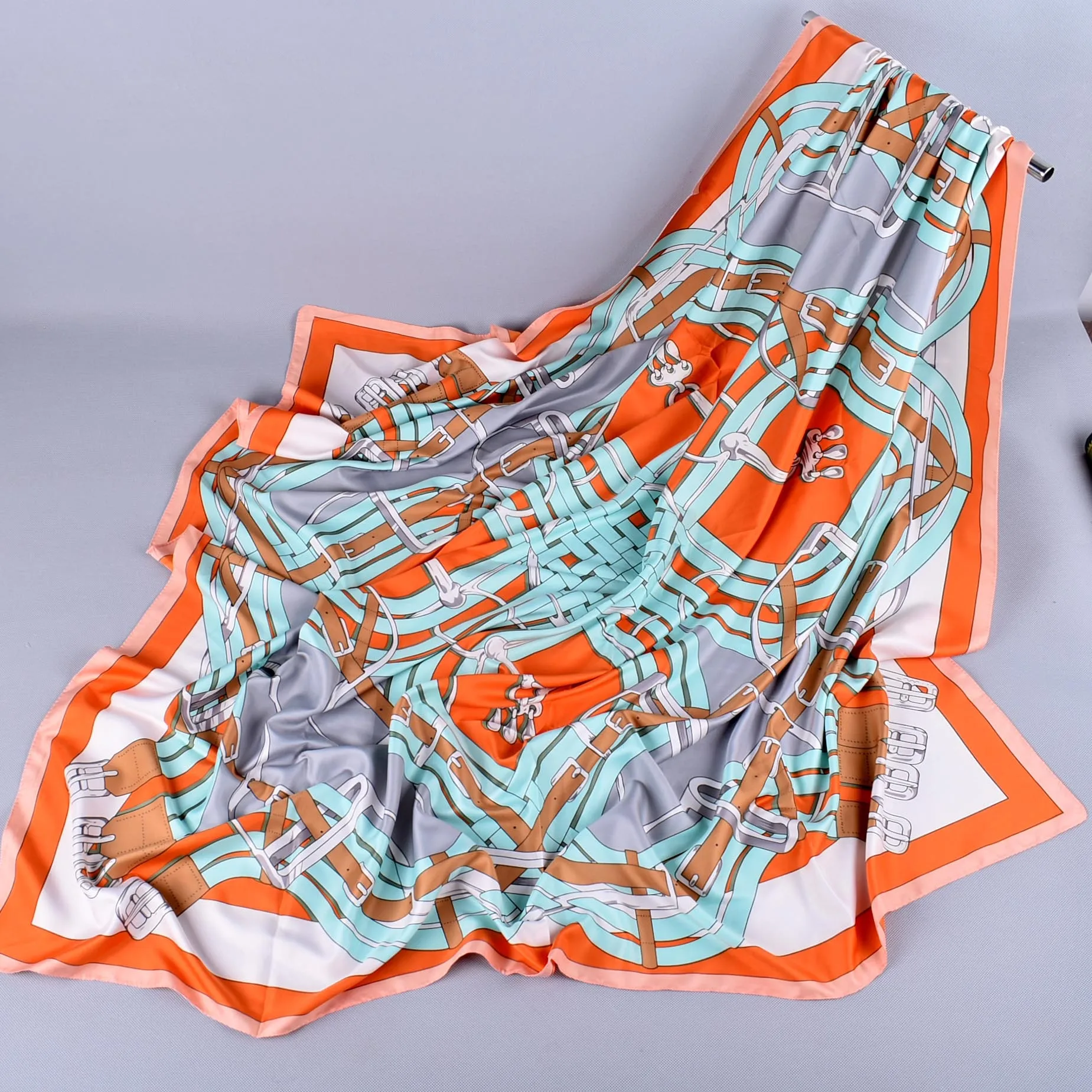 Саржевый Шелковый женский шарф 130*130 геометрический британский стиль пояс с