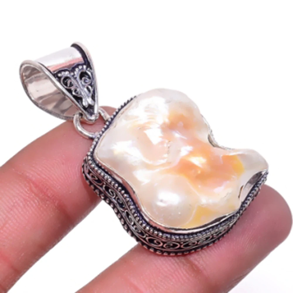 

Biwa Pearls Pendant Silver Overlay over Copper , 45.9 mm, P6689