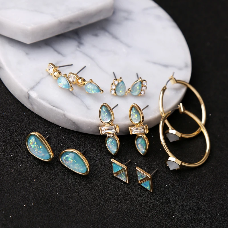 

Серьги-гвоздики с кристаллами, 2 цвета