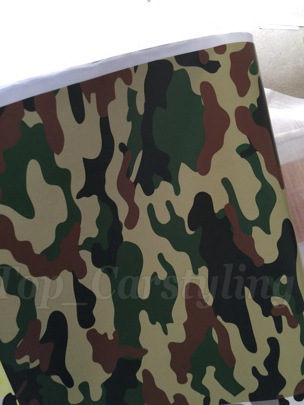 Виниловая автомобильная пленка в стиле милитари камуфляжная виде пузырьков