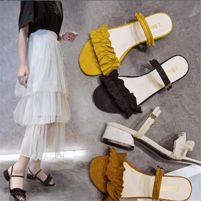 Новые женские модели удобные босоножки с заклепками и оборками повседневные