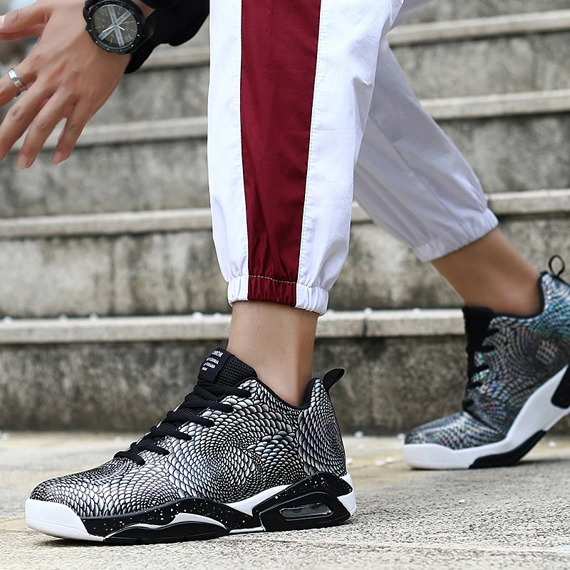 Мужские баскетбольные кроссовки с высоким берцем красного и синего цвета