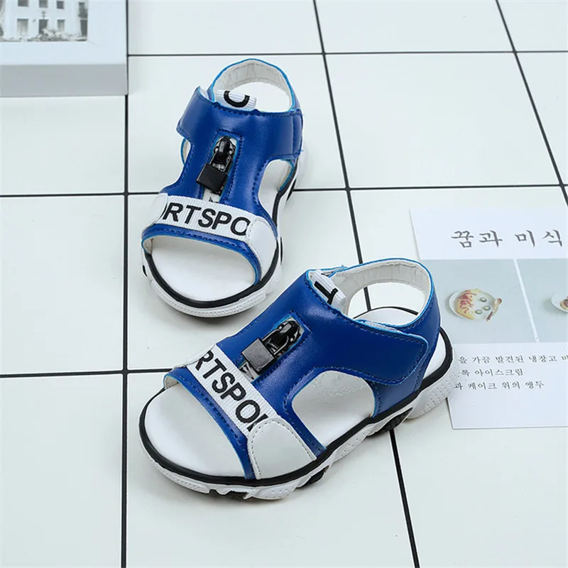 Лето 2017 г. Новые Мальчики сандалии модные мягкая подошва удобная письмо детская