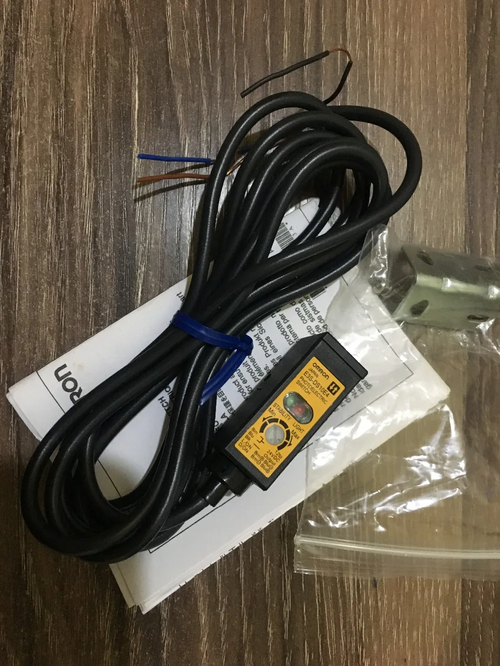E3S-DS10E4 photoelectric sensor 12 TO 24VDC