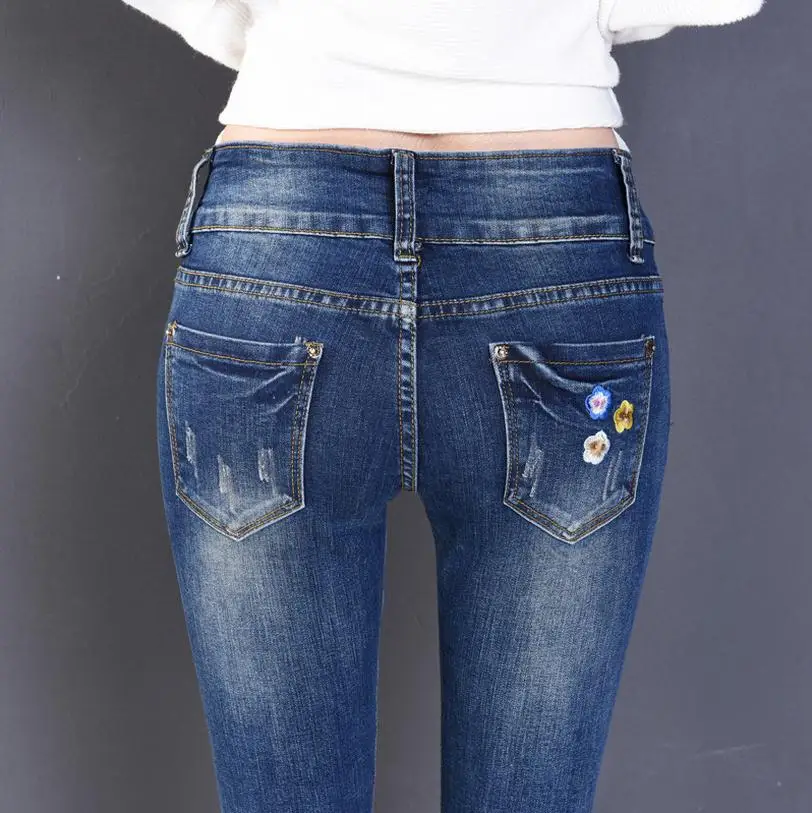 Женские хлопковые джинсы с вышивкой утепленные эластичные брюки-карандаш в