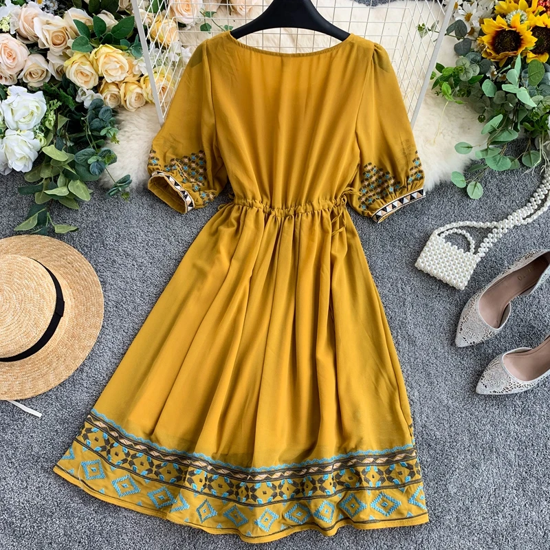 Женское шифоновое платье в этническом стиле с вышивкой и коротким рукавом