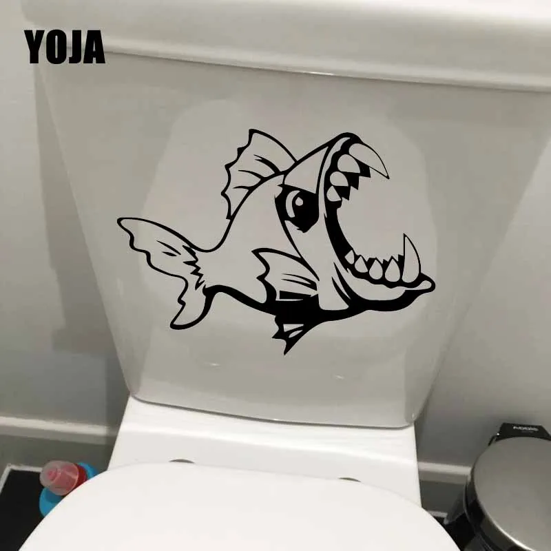 

YOJA 23.5X16.8CM забавная Наклейка на стену Angry Piranha рыба наклейки для унитаза Спальня домашний декор T5-0422