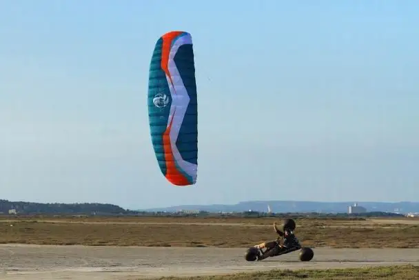Pipas voadores большой тяги змея Racing кайтсерфинга Parafoil Quad линии Кайт Ветроуказатель прочный нейлон спортивные надувные Кайт питания
