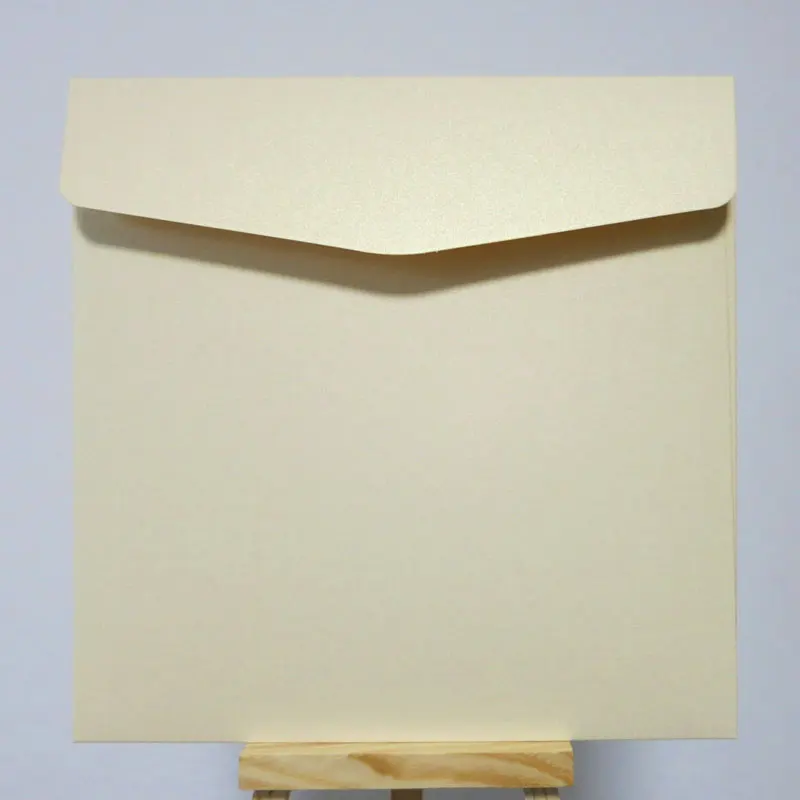 Light yellow 25 шт 165x165 мм 250 г утолщенные перламутровые цветные бумажные Пригласительные Открытки Подарочные конверты - Цвет: Light yellow