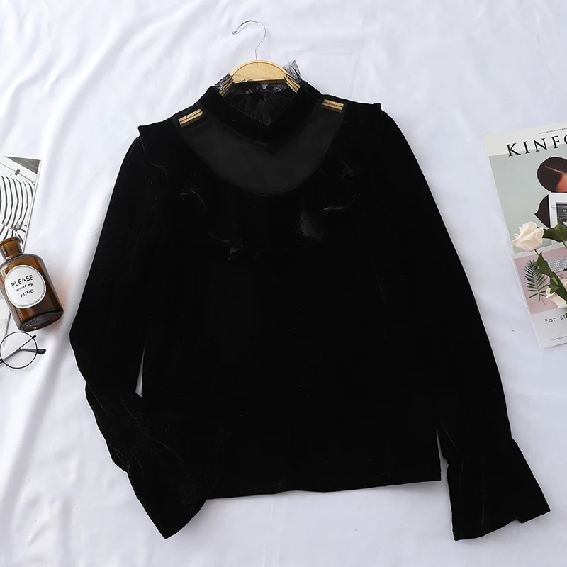 Блузка велюровая облегающая с рукавами-фонариками и оборками на груди | Женская