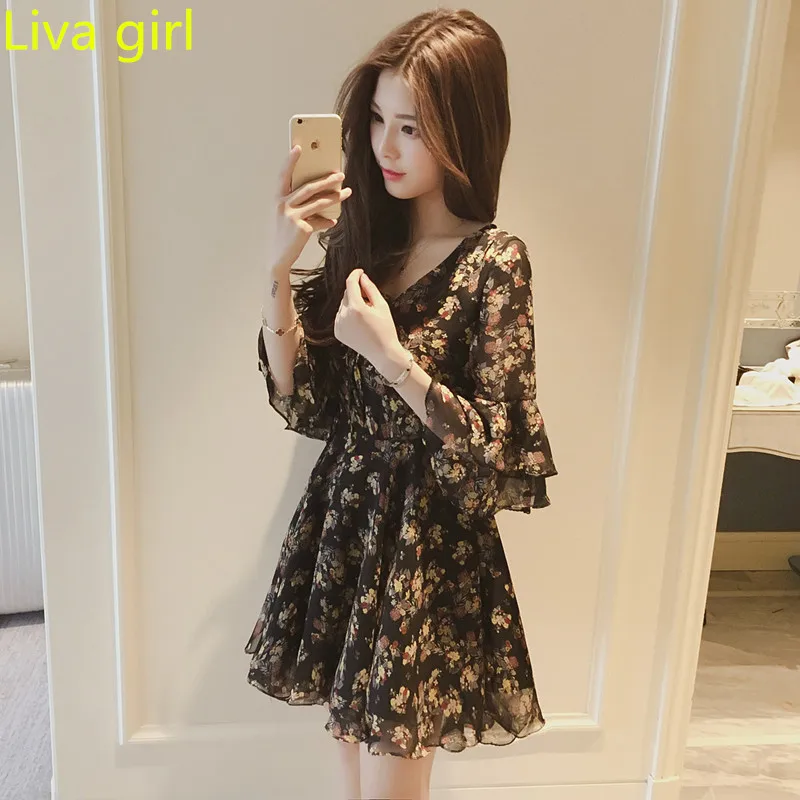Liva girl 2017 Korean version summer new women's fashion V-neck chiffon print dress female speaker sleeves tie Slim |