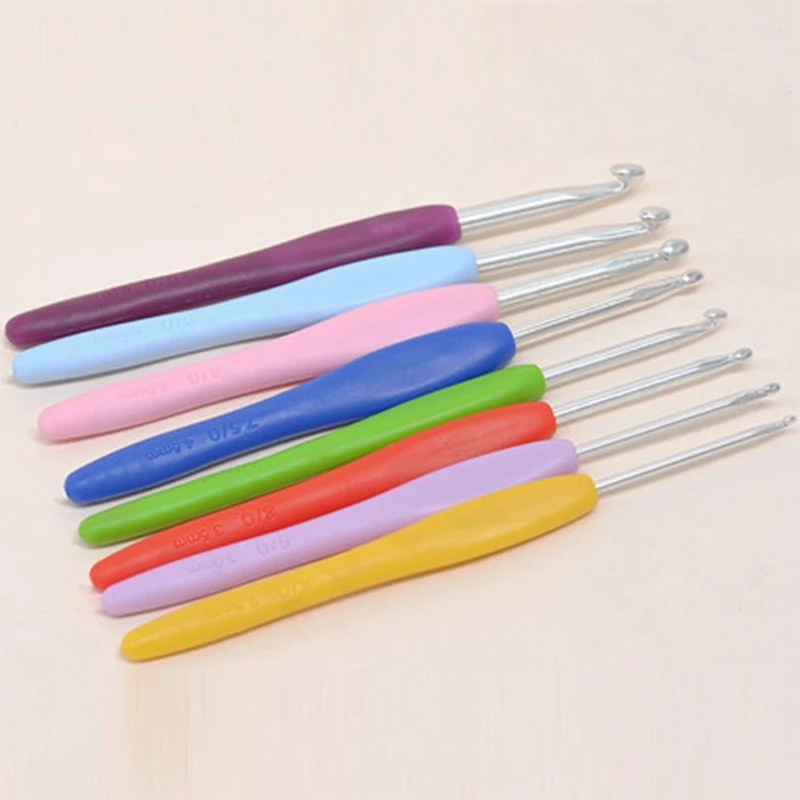 

(2.5-6.0mm) 8Pcs/Set Multicolor Soft Plastic Handle Aluminum Crochet Hooks Knitting Needles Set