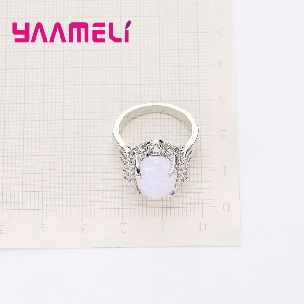 Женское кольцо с большим прозрачным опалом и фианитом ювелирное изделие из