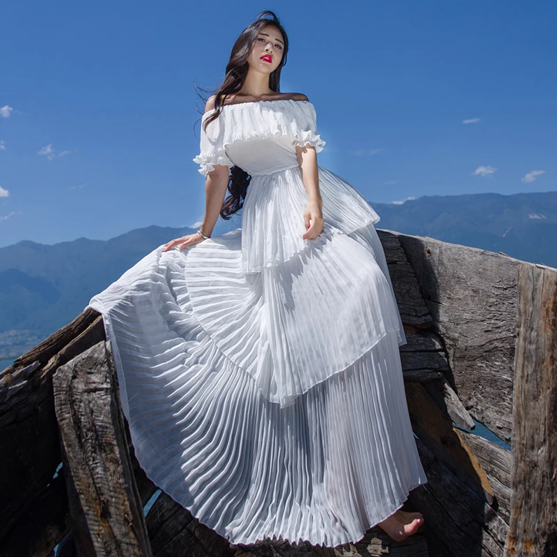 Женское приталенное шифоновое длинное платье без бретелек с разрезом