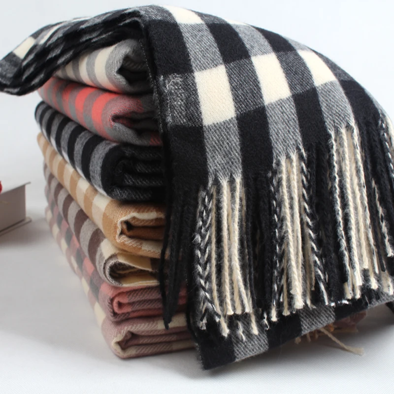 Женский зимний шарф в черную клетку полоску теплый тонкий с кисточками шаль