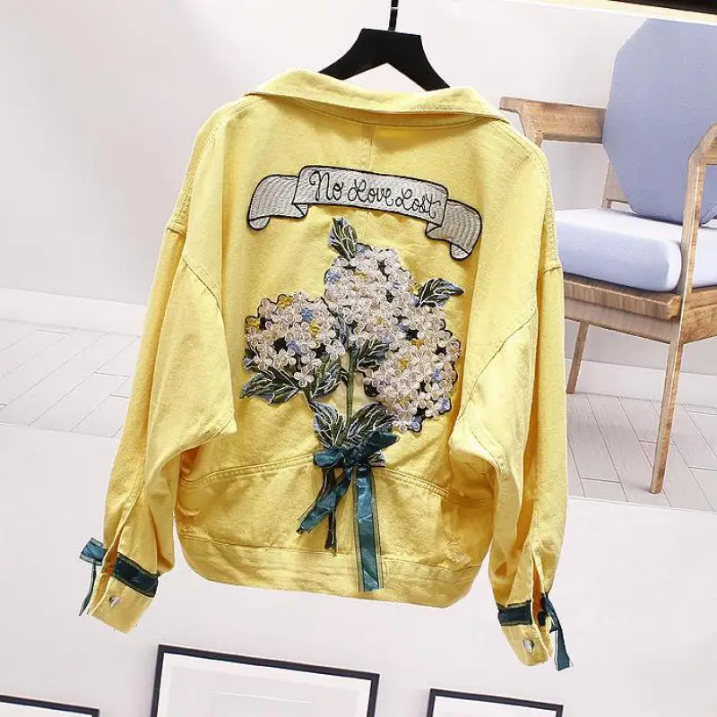 Женское джинсовое пальто с цветочной вышивкой и рукавами летучая мышь розовая