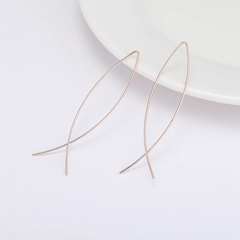 Украшения для дам LNRNAN Простые медные серьги в форме рыбы ручной работы Геометрические металлические серьги для женщин на линии.