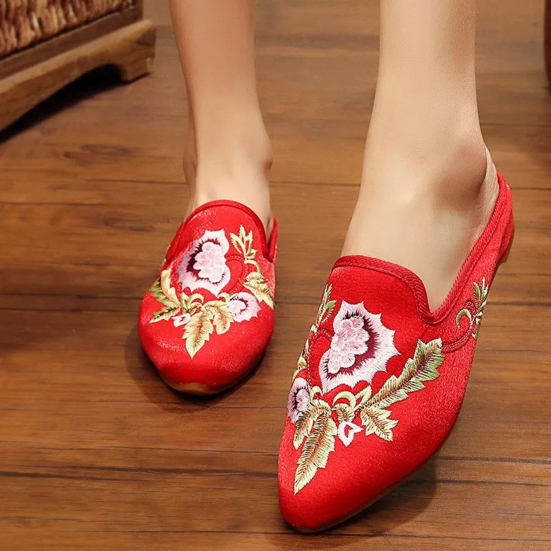 Женские туфли-лодочки с острым носком ремешком на пятке | Обувь