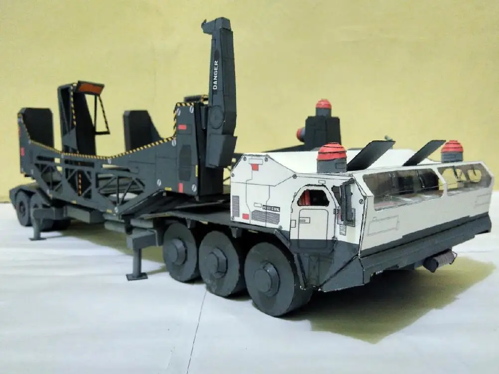Мобильный полицейский меча Gundam/1/35 как и бумажная модель перевозчика|Картонные
