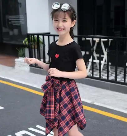 skirt 2 pcs B Комплекты летней одежды для девочек новая детская одежда костюм с короткими рукавами и надписью Футболка+ красная клетчатая юбка Штаны из 2 предметов спортивные костюмы для девочек - Цвет: skirt 2 pcs B