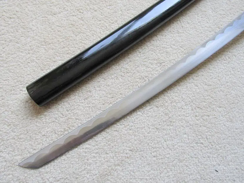 S4133 аниме RUROUNI KENSHIN обратный клинок сакабато меч W/белый край Хамон 40,7"