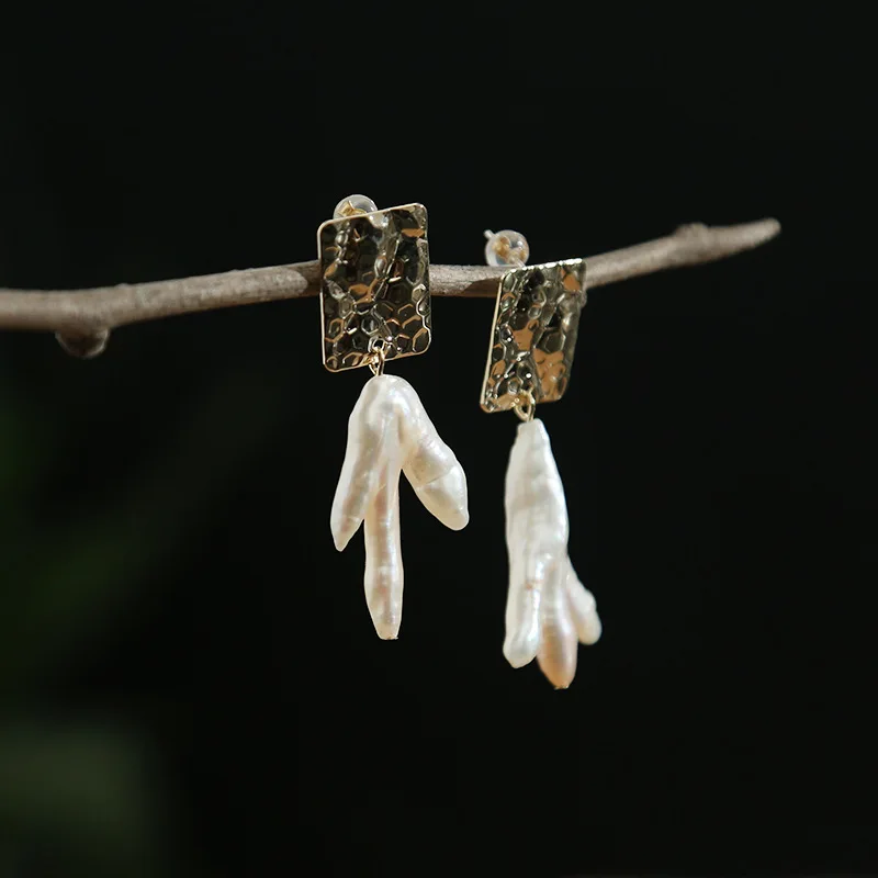 Серьги гвоздики ручной работы из натурального пресной воды в стиле барокко с